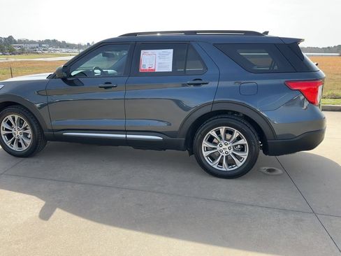 Used 2022 Ford Explorer XLT w/ Equipment Group 202A image 6