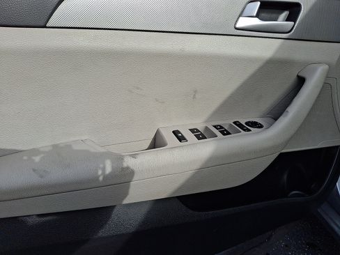 Used 2015 Hyundai Sonata SE FWD image 13