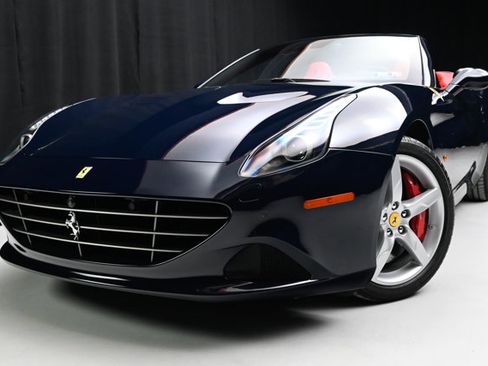Used 2016 Ferrari California T image 21