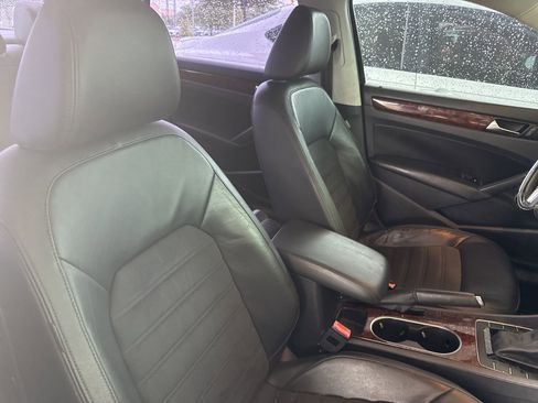 Used 2013 Volkswagen Passat TDI SEL Premium image 19