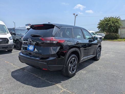 Used 2024 Nissan Rogue SV FWD image 4