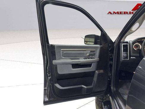 Used 2019 RAM 1500 Classic SLT image 24