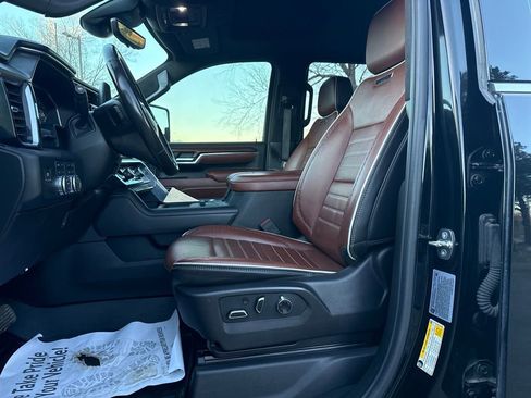 Used 2024 GMC Sierra 2500 Denali Ultimate image 11