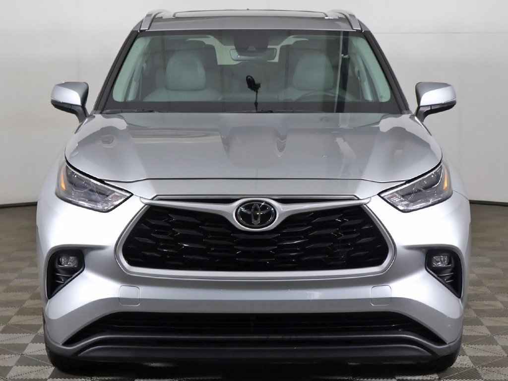 Used 2024 Toyota Highlander XLE AWD/4WD image 12