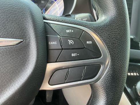 Used 2020 Chrysler Voyager Lxi image 19