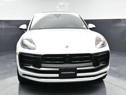 Certified 2025 Porsche Macan AWD/4WD image 12