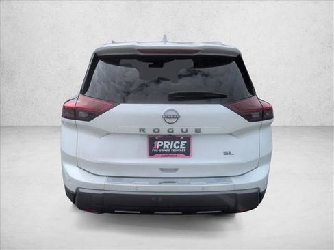 Used 2024 Nissan Rogue SL FWD image 7