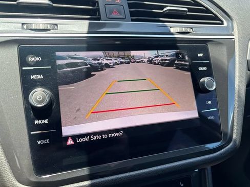 Used 2023 Volkswagen Tiguan SE FWD image 12