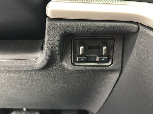 Used 2025 Ford Expedition Active AWD/4WD image 22