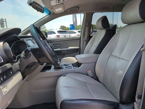Used 2020 Kia Sedona EX FWD image 13