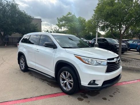 Used 2015 Toyota Highlander XLE FWD image 3