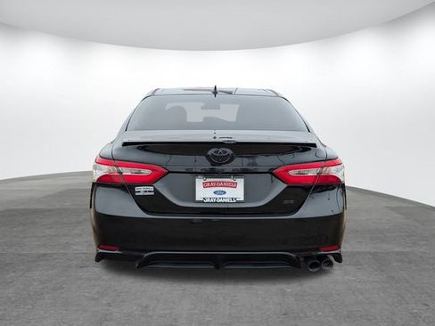 Used 2020 Toyota Camry SE image 5