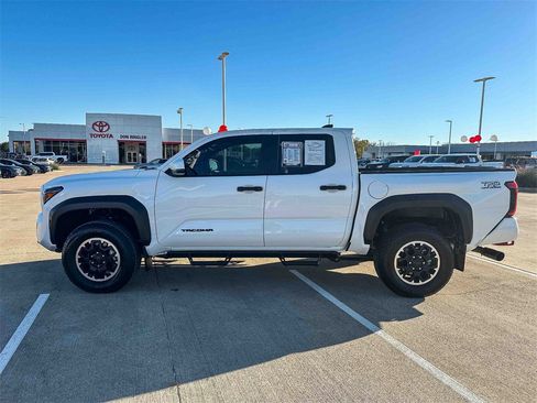 Used 2024 Toyota Tacoma TRD Off-Road image 6