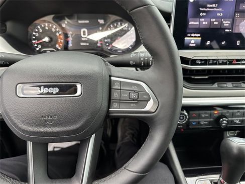 Used 2024 Jeep Compass Limited image 40