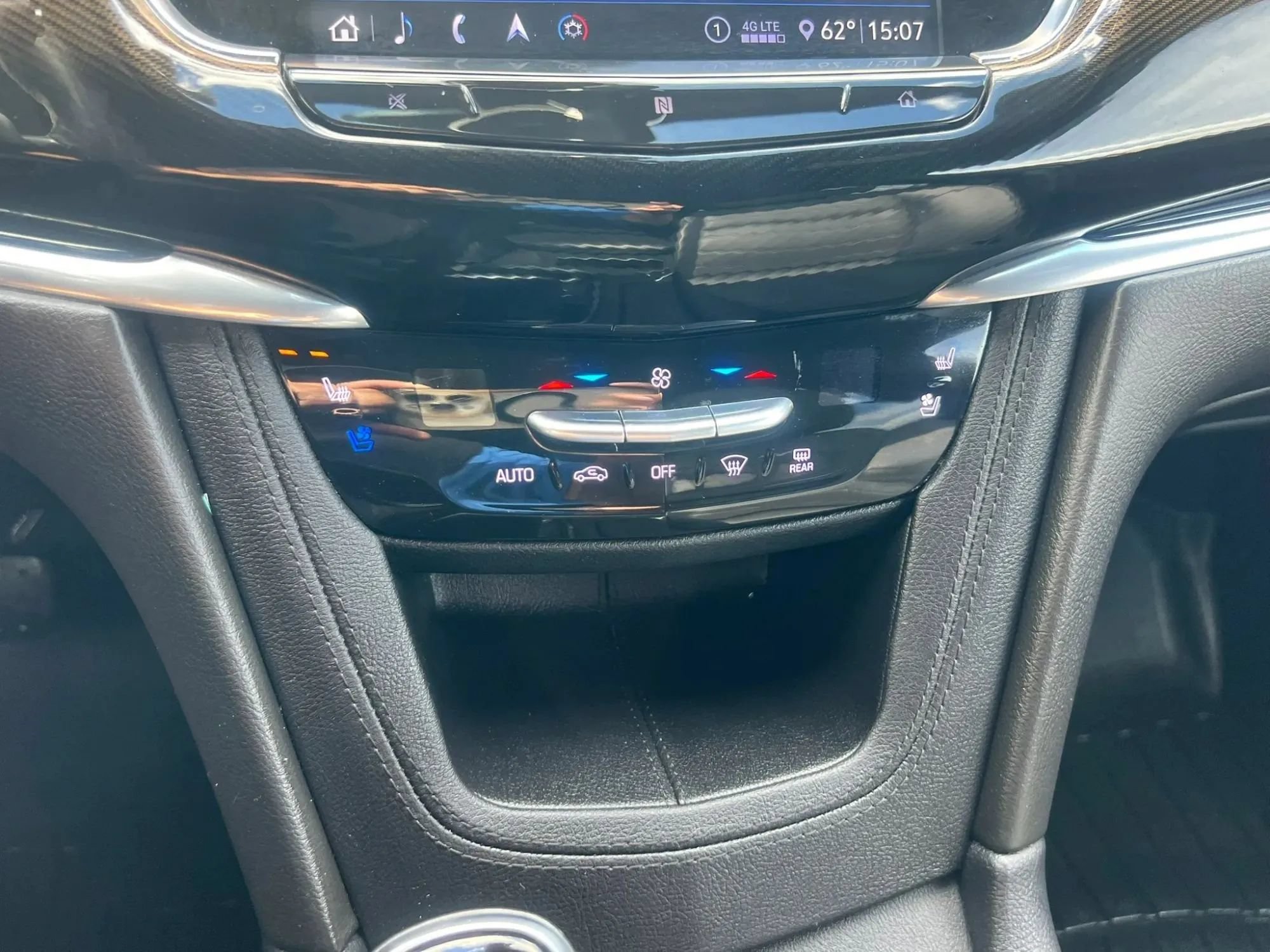 Used 2020 Cadillac XT6 Premium Luxury w/ Platinum Package AWD/4WD image 25
