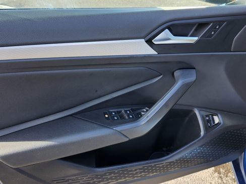 Used 2021 Volkswagen Jetta SE w/ SE Cold Weather Package image 25