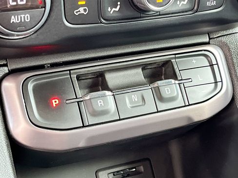 Used 2022 GMC Acadia AT4 w/ Technology Package AWD/4WD image 17