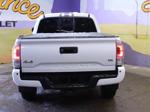 Used 2016 Toyota Tacoma Limited image 7