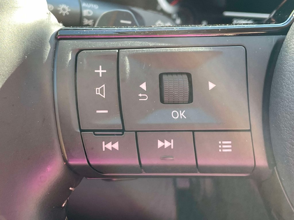 Used 2025 Nissan Pathfinder Platinum w/ Cargo Package FWD image 32