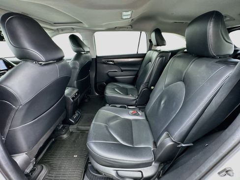 Used 2021 Toyota Highlander Limited AWD/4WD image 16