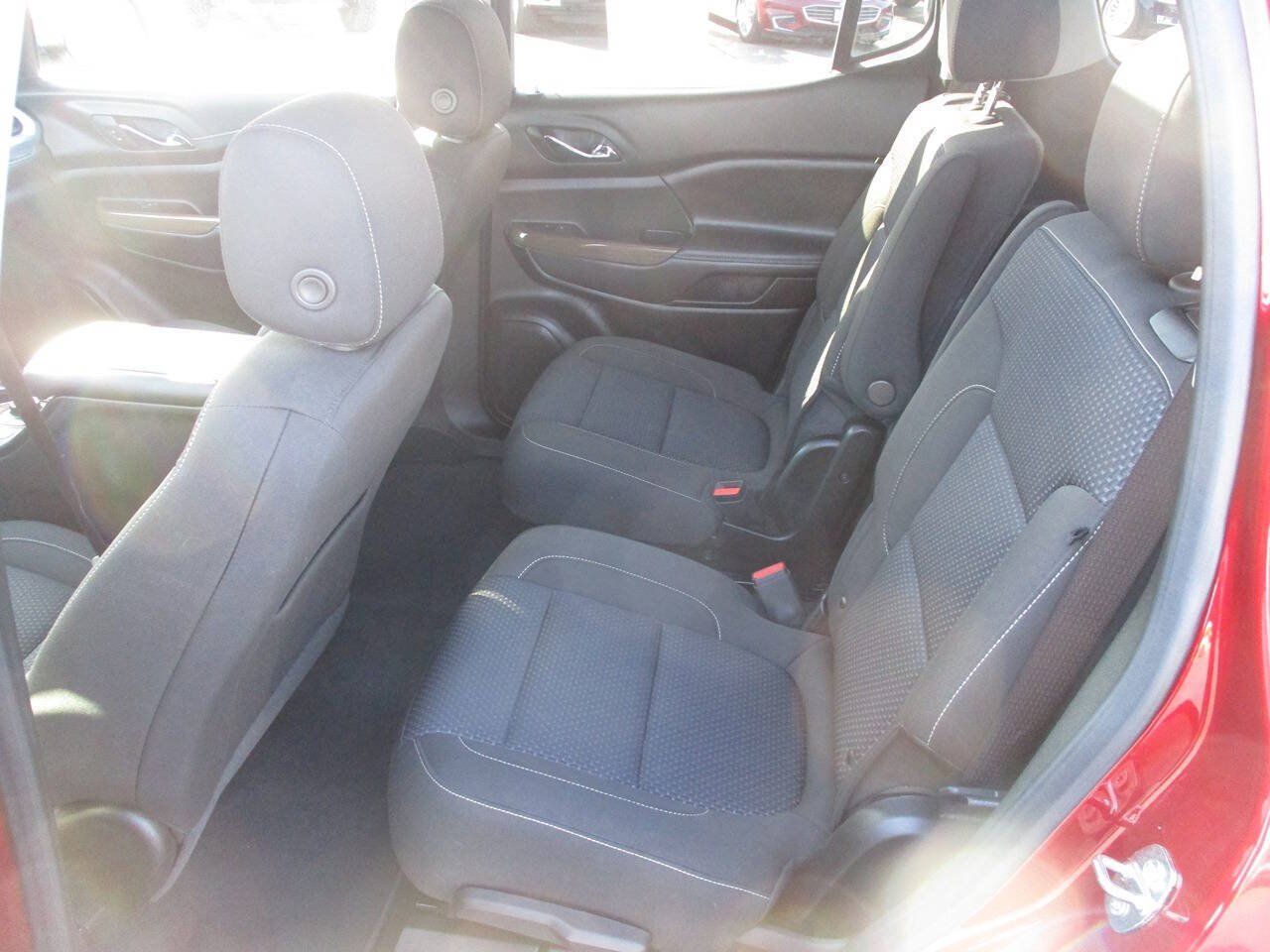 Used 2023 GMC Acadia SLE w/ Driver Convenience Package FWD image 18