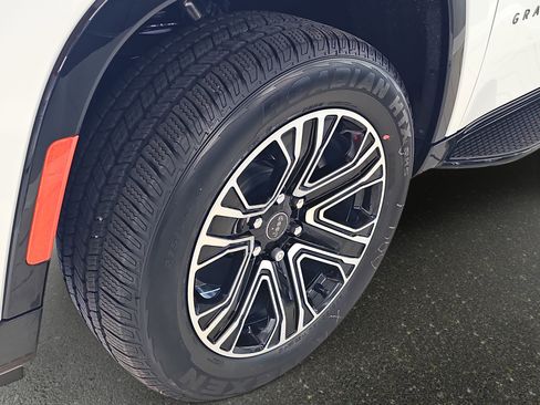 New 2026 Jeep Grand Wagoneer 4WD image 32