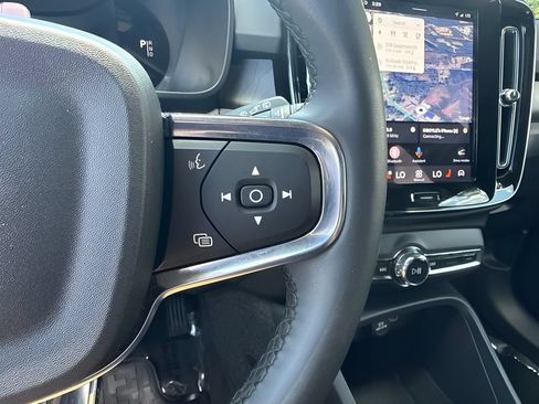 Used 2023 Volvo XC40 Recharge Ultimate AWD/4WD image 17