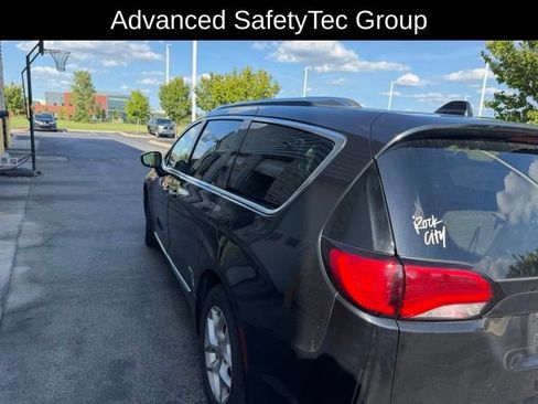 Used 2019 Chrysler Pacifica Touring-L Plus w/ Advanced Safetytec Group FWD image 9