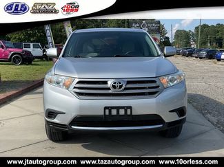 Used 2013 Toyota Highlander FWD w/ Cold Weather Pkg video 2