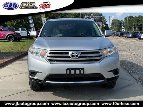Used 2013 Toyota Highlander FWD w/ Cold Weather Pkg image 2