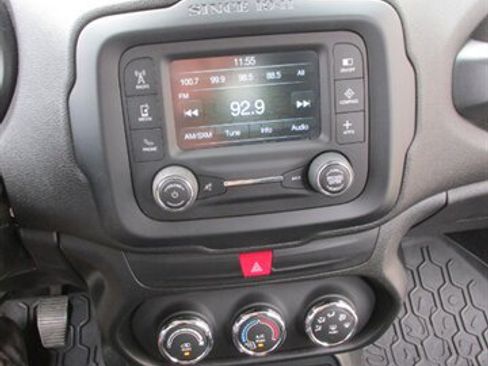 Used 2016 Jeep Renegade Latitude AWD/4WD image 25