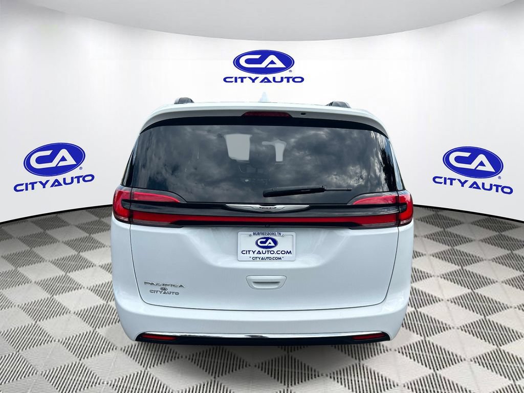 Used 2022 Chrysler Pacifica Touring-L FWD image 4