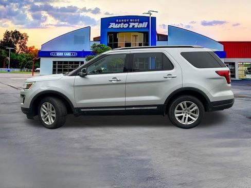 Used 2018 Ford Explorer XLT w/ Equipment Group 201A AWD/4WD image 3
