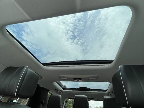 Used 2018 Land Rover Discovery HSE AWD/4WD image 42