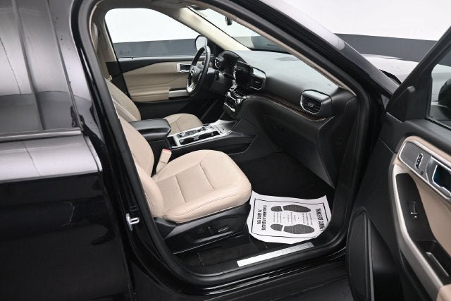 Used 2024 Ford Explorer Limited AWD/4WD image 13