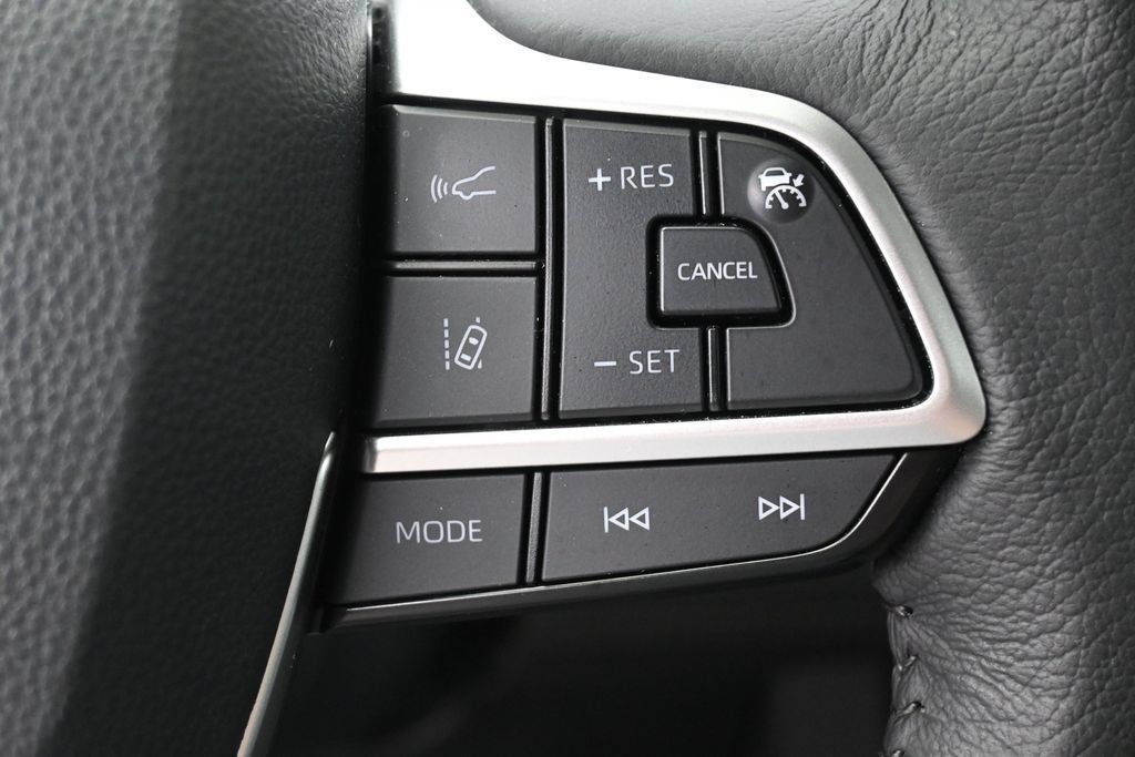 Used 2025 Toyota Sienna XLE w/ XLE Plus Package AWD/4WD image 17