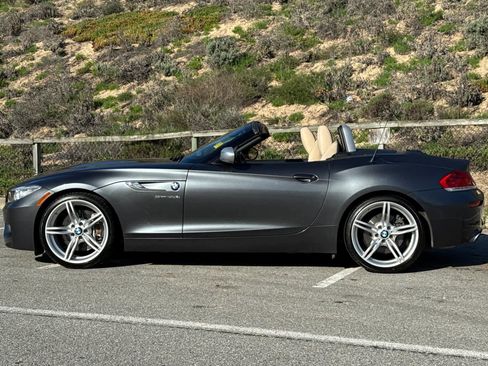 Used 2015 BMW Z4 sDrive35is image 4