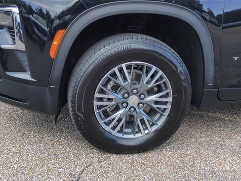 Used 2025 Chevrolet Traverse LT image 9