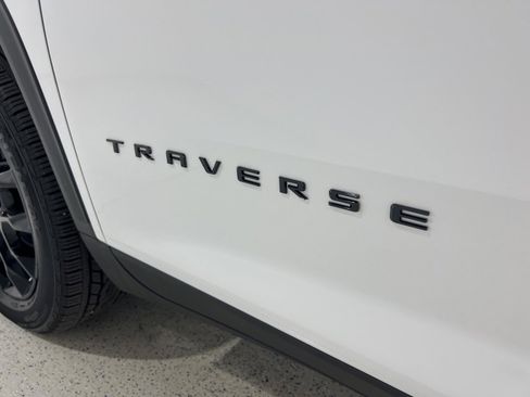 Used 2025 Chevrolet Traverse LT w/ Midnight/Sport Edition image 29