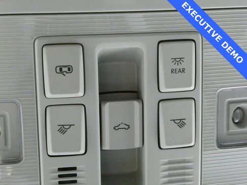 Used 2025 Volkswagen Taos SE image 21