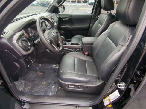 Certified 2021 Toyota Tacoma TRD Off-Road image 8