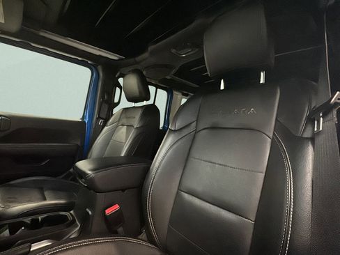 Used 2022 Jeep Wrangler Unlimited Sahara w/ Cold Weather Group image 9