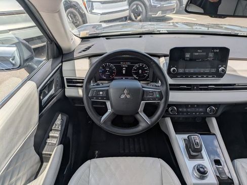 Used 2023 Mitsubishi Outlander SEL FWD image 17