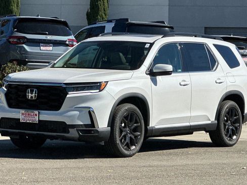 New 2025 Honda Pilot Touring image 8