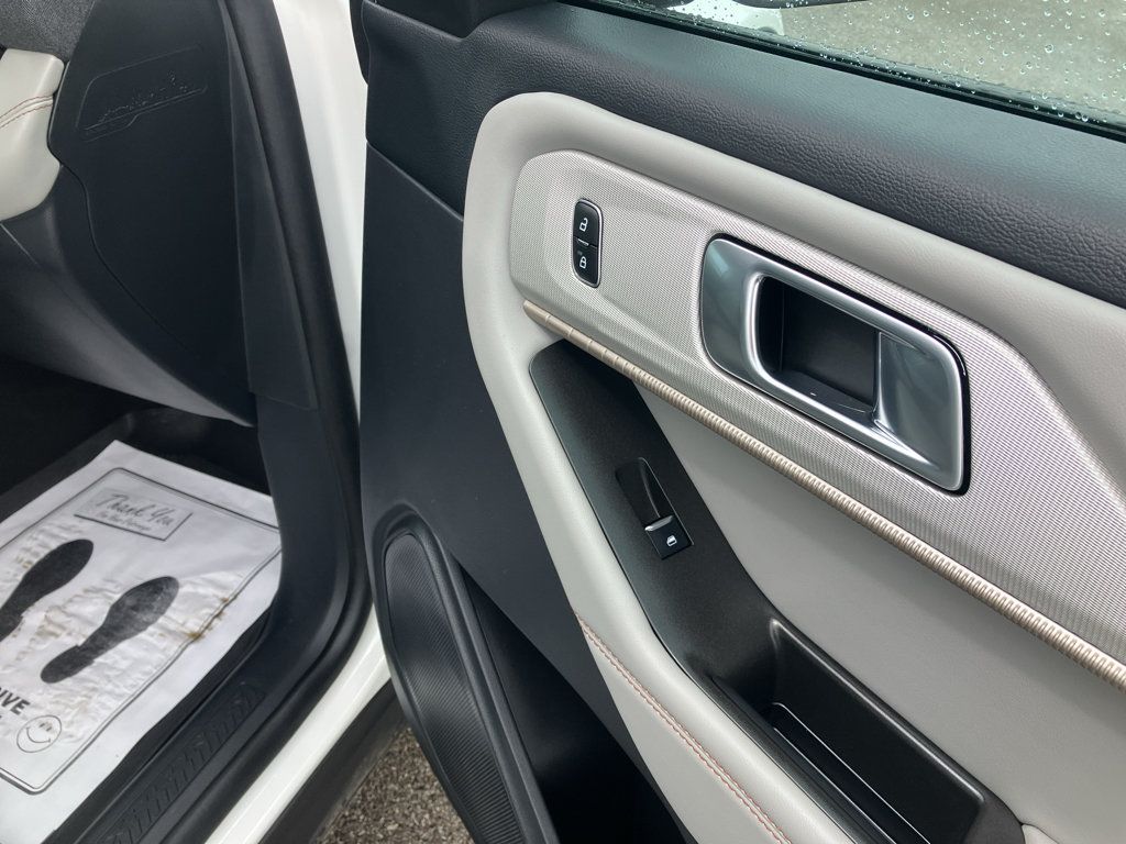 Certified 2025 Ford Explorer Active w/ Active Comfort Package RWD image 13