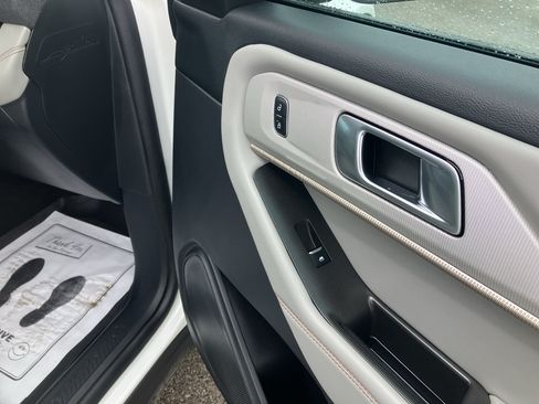Certified 2025 Ford Explorer Active w/ Active Comfort Package RWD image 13