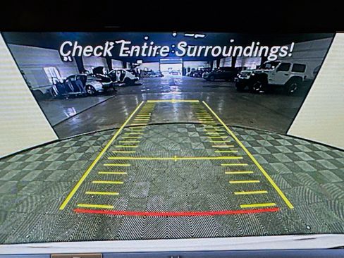 Used 2018 Mercedes-Benz GLC 300 w/ Premium Package image 18