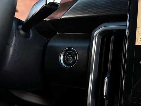 Used 2025 GMC Acadia Elevation image 15