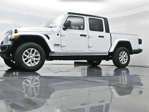Used 2023 Jeep Gladiator Sport image 54