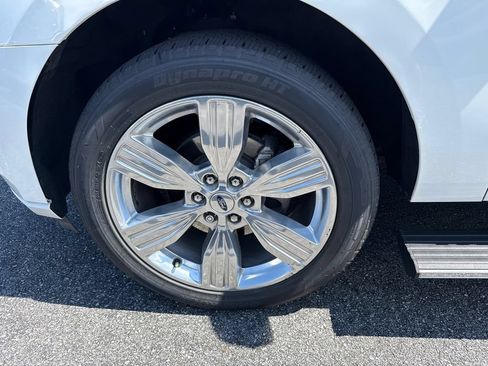 Used 2023 Ford Expedition Platinum RWD image 11